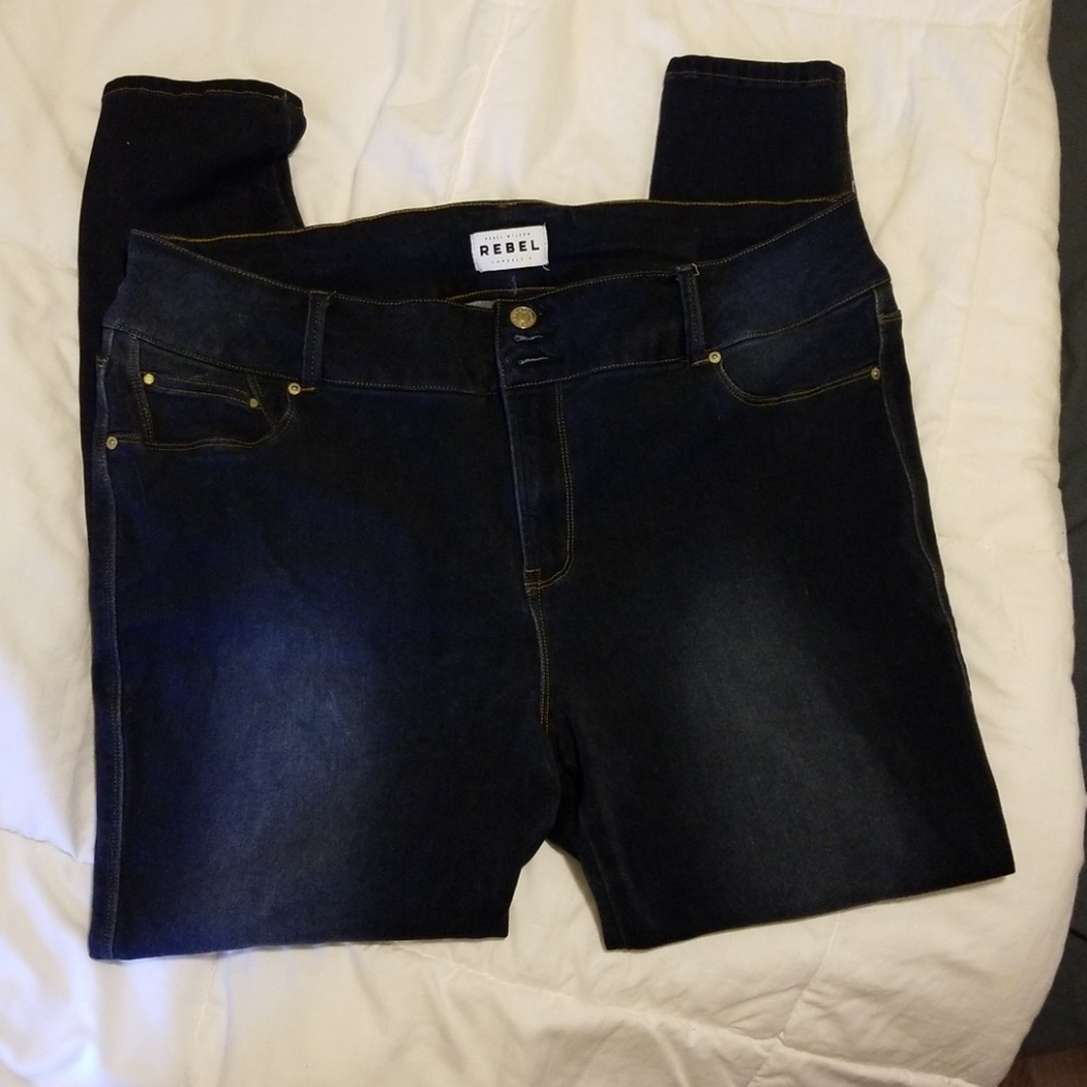 Rebel Wilson "The Mogul Jegging " 22W